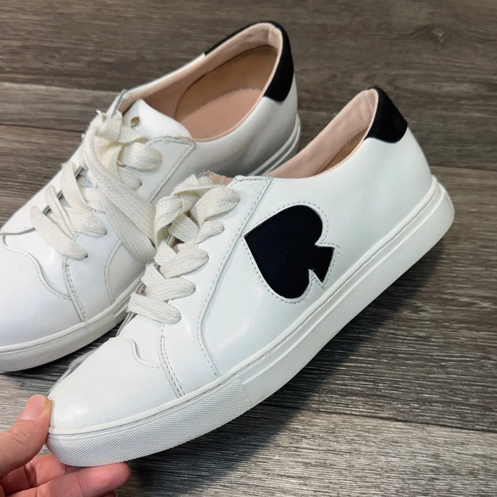 Kate Spade ♠️ White and Black Lace-Up Sneakers woman’s size 10 (j223)